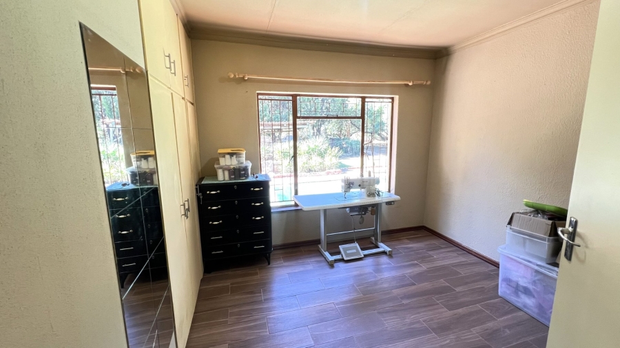 4 Bedroom Property for Sale in Langenhovenpark Free State